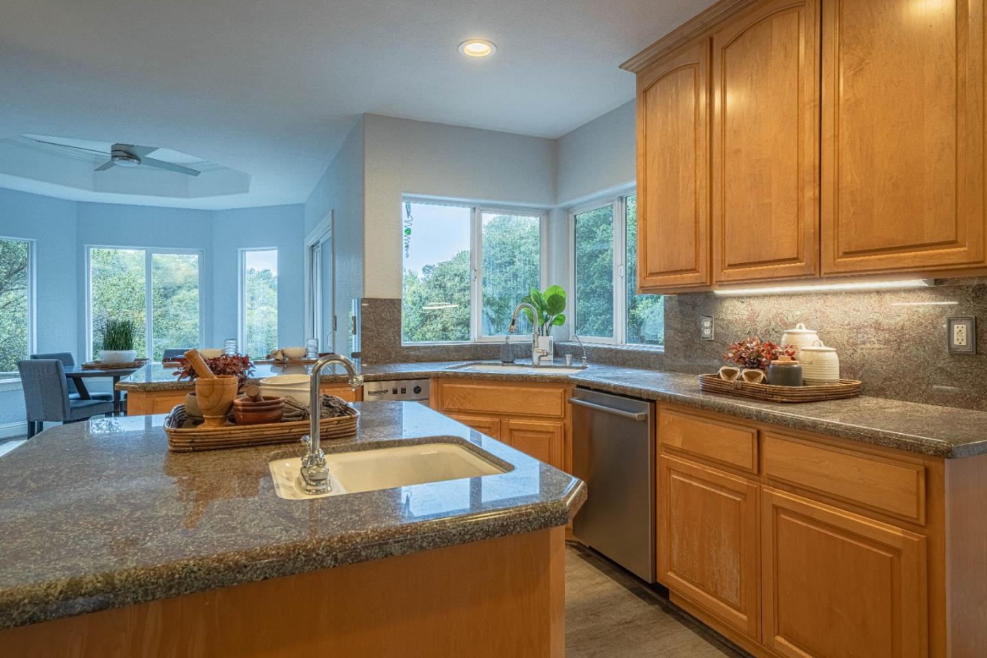 Detail Gallery Image 14 of 65 For 60 Brown Road, San Juan Bautista,  CA 95045 - 4 Beds | 4 Baths