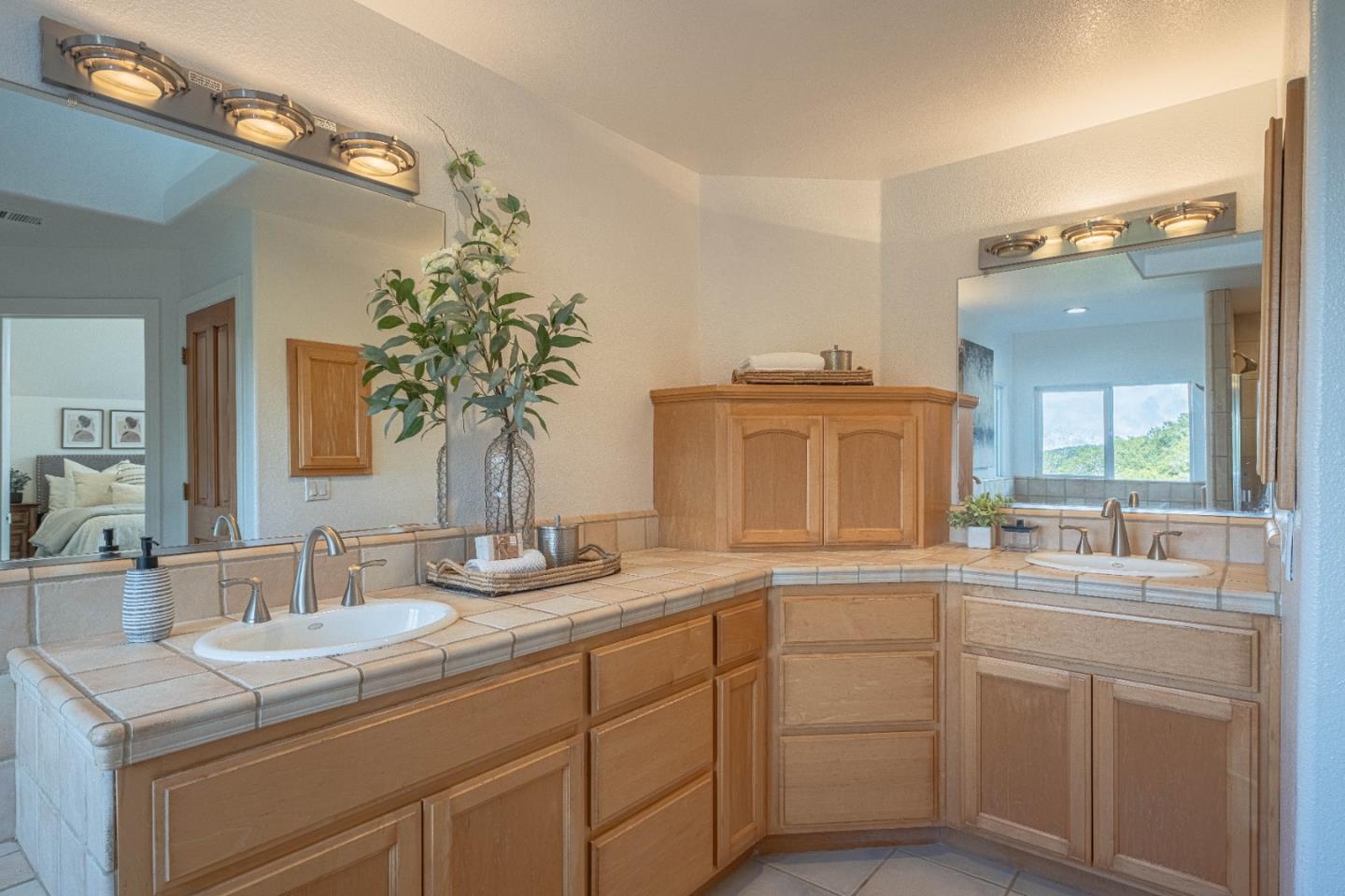 Detail Gallery Image 37 of 65 For 60 Brown Road, San Juan Bautista,  CA 95045 - 4 Beds | 4 Baths