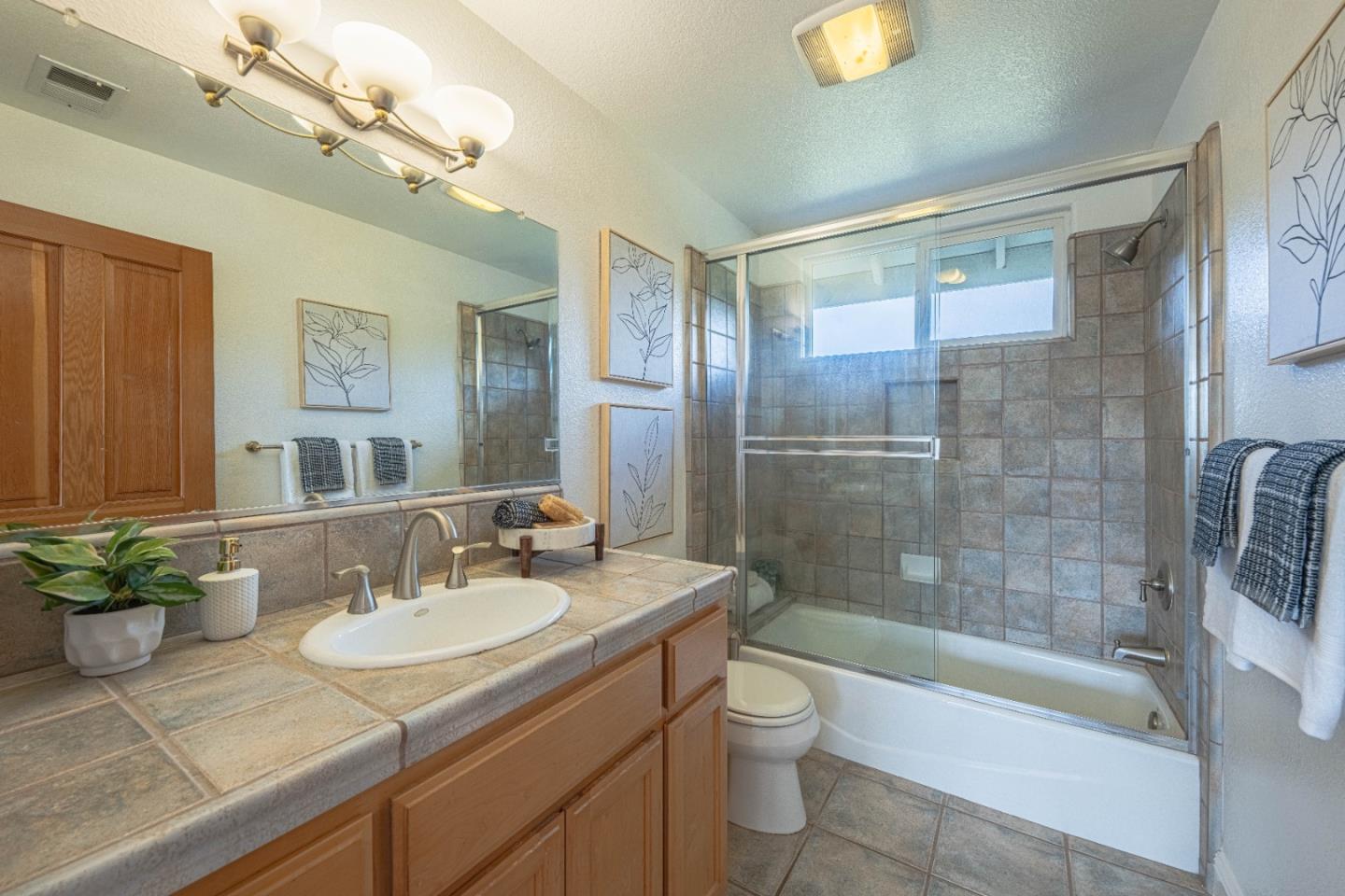 Detail Gallery Image 48 of 65 For 60 Brown Road, San Juan Bautista,  CA 95045 - 4 Beds | 4 Baths