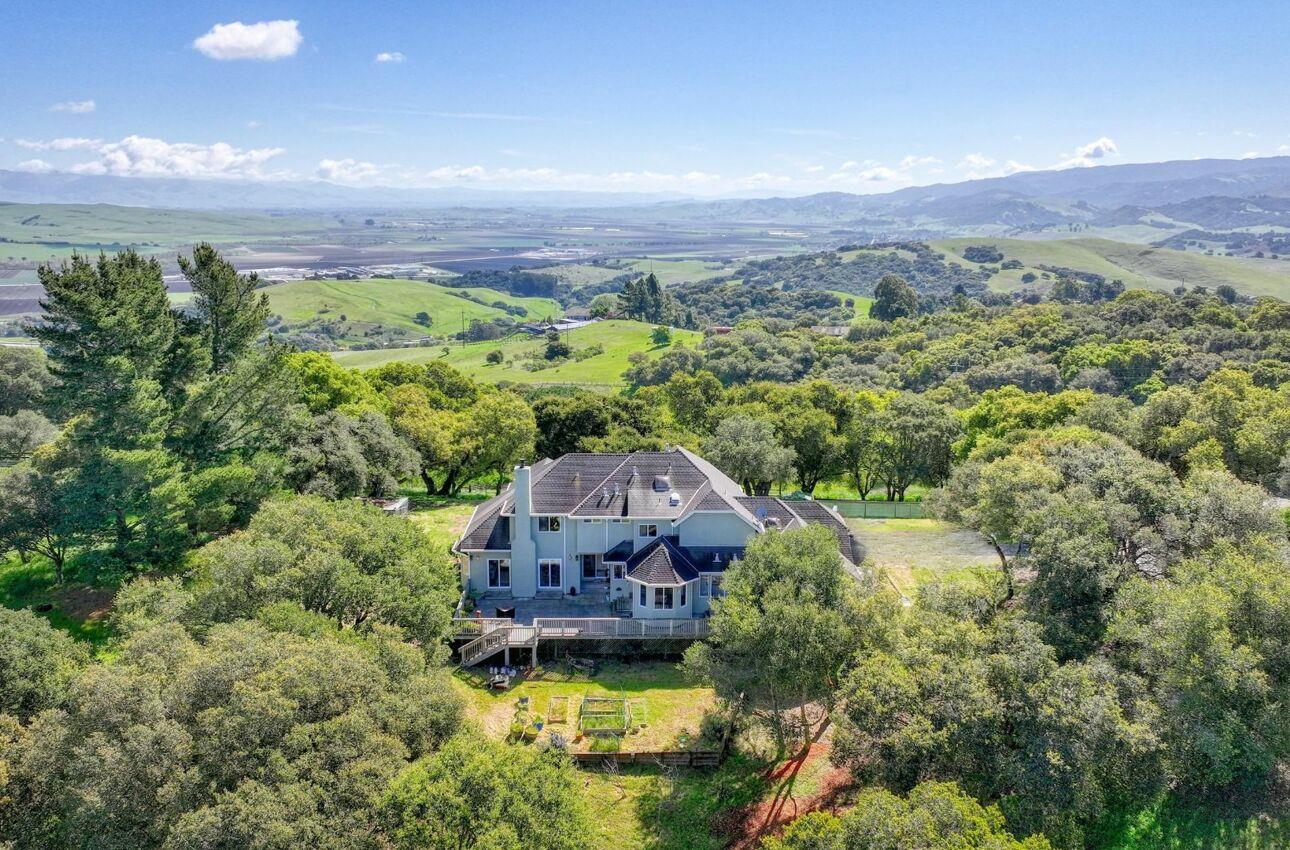 Detail Gallery Image 5 of 65 For 60 Brown Road, San Juan Bautista,  CA 95045 - 4 Beds | 4 Baths