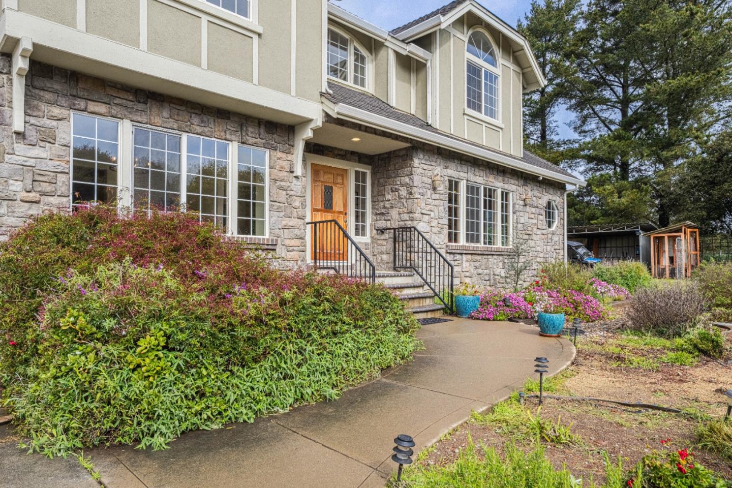 Detail Gallery Image 9 of 65 For 60 Brown Road, San Juan Bautista,  CA 95045 - 4 Beds | 4 Baths