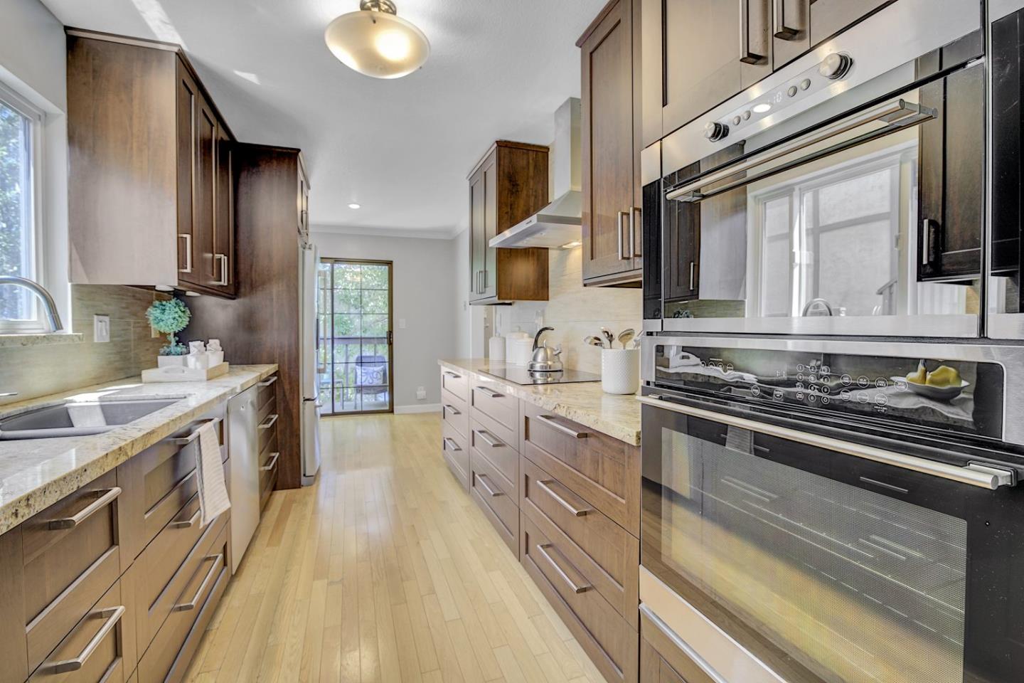 Detail Gallery Image 11 of 43 For 1120 Brewster Ave, Redwood City,  CA 94062 - 2 Beds | 2/1 Baths