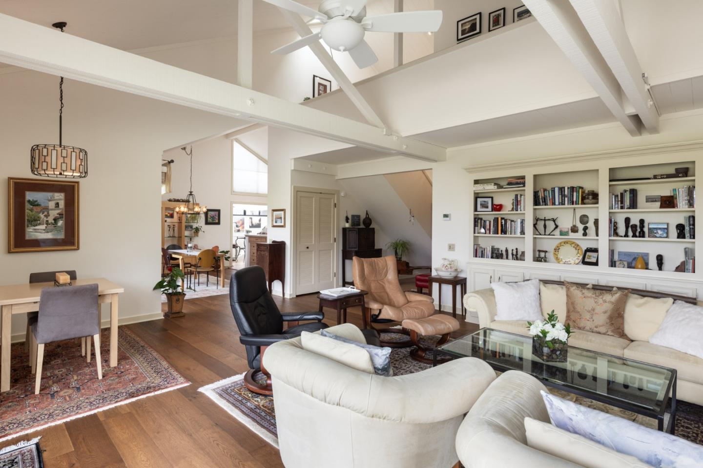 Detail Gallery Image 16 of 34 For 9565 Oak Ct, Carmel,  CA 93923 - 3 Beds | 3 Baths