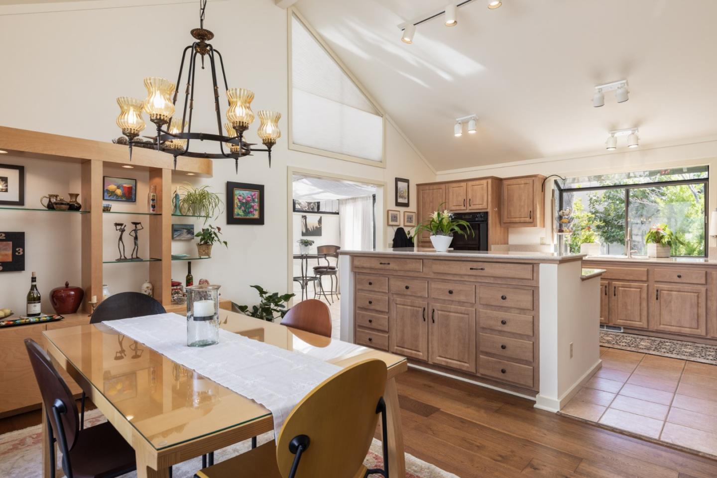 Detail Gallery Image 20 of 34 For 9565 Oak Ct, Carmel,  CA 93923 - 3 Beds | 3 Baths