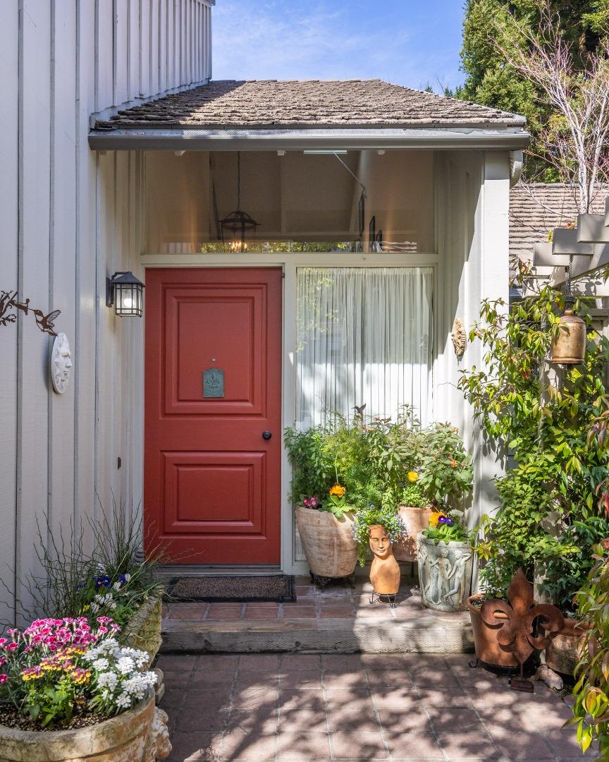 Detail Gallery Image 8 of 34 For 9565 Oak Ct, Carmel,  CA 93923 - 3 Beds | 3 Baths