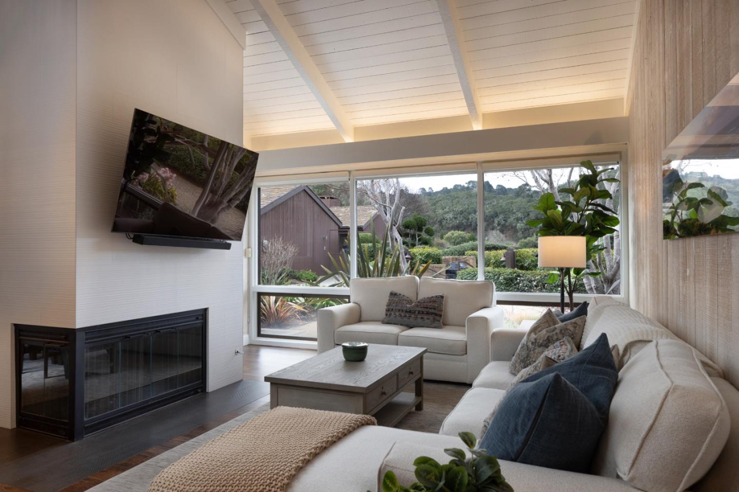 Detail Gallery Image 3 of 22 For 7026 Valley Greens Cir #10,  Carmel,  CA 93923 - 3 Beds | 2 Baths