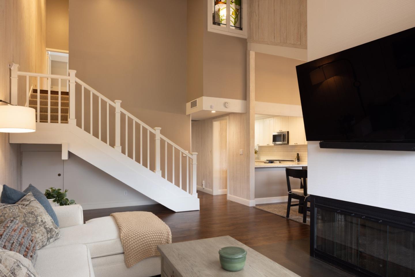 Detail Gallery Image 4 of 22 For 7026 Valley Greens Cir #10,  Carmel,  CA 93923 - 3 Beds | 2 Baths