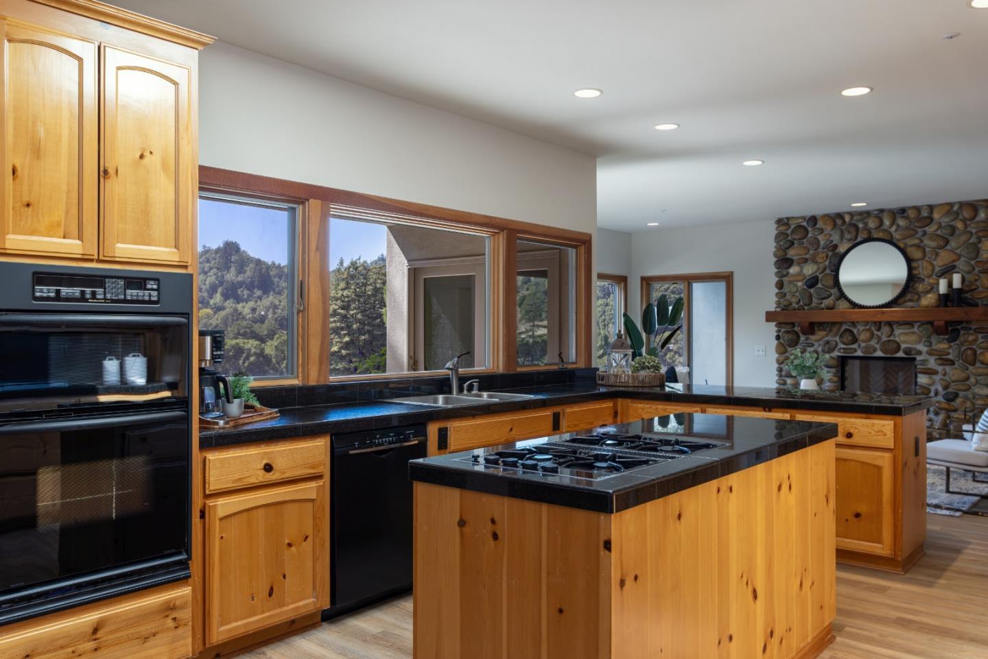 Detail Gallery Image 14 of 51 For 3375 Allred Ln, Soquel,  CA 95073 - 3 Beds | 3/2 Baths