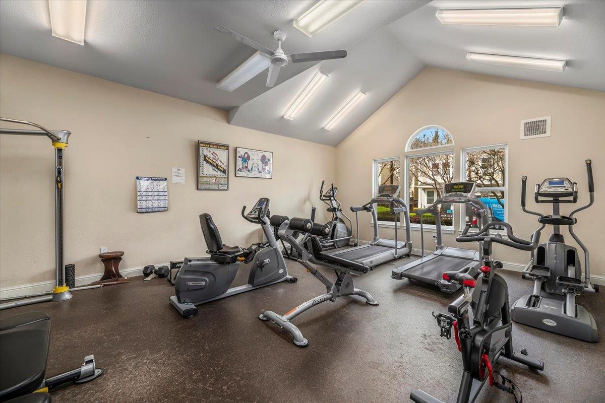 Detail Gallery Image 24 of 27 For 305 Creekside Village Dr, Los Gatos,  CA 95032 - 3 Beds | 2/1 Baths