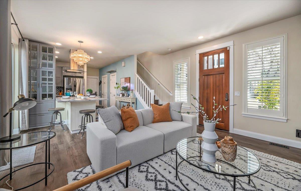 Detail Gallery Image 3 of 27 For 305 Creekside Village Dr, Los Gatos,  CA 95032 - 3 Beds | 2/1 Baths
