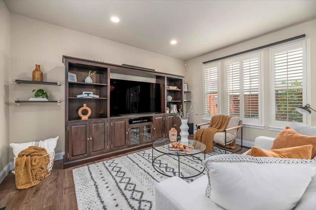 Detail Gallery Image 4 of 27 For 305 Creekside Village Dr, Los Gatos,  CA 95032 - 3 Beds | 2/1 Baths