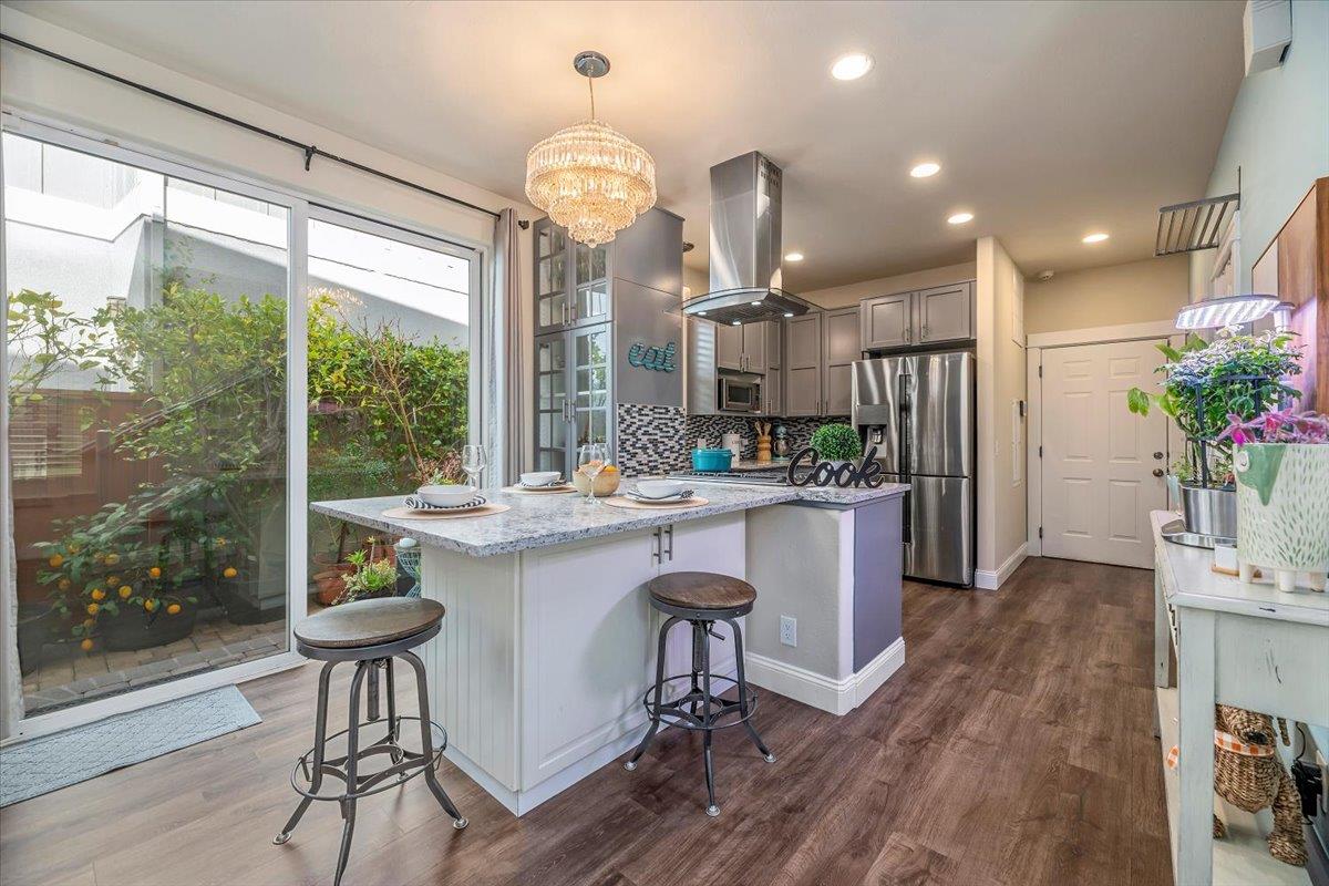 Detail Gallery Image 6 of 27 For 305 Creekside Village Dr, Los Gatos,  CA 95032 - 3 Beds | 2/1 Baths