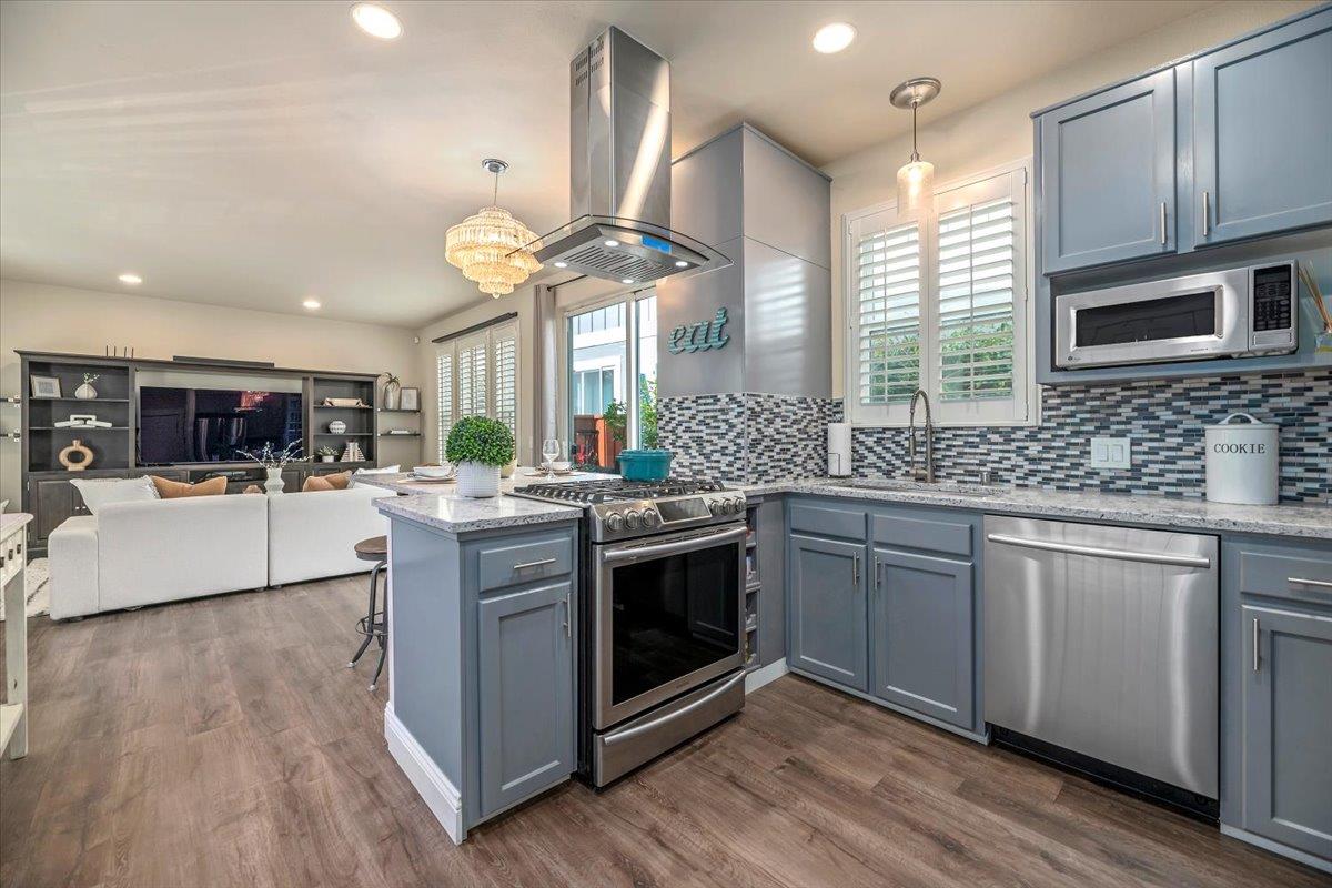 Detail Gallery Image 8 of 27 For 305 Creekside Village Dr, Los Gatos,  CA 95032 - 3 Beds | 2/1 Baths