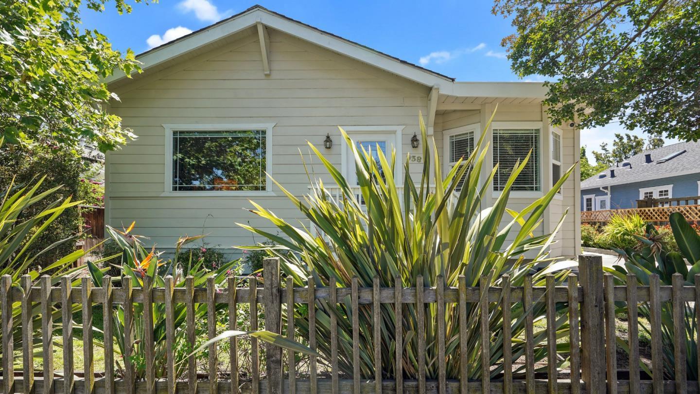 Detail Gallery Image 2 of 41 For 938 Fulton St, Redwood City,  CA 94061 - 3 Beds | 2 Baths