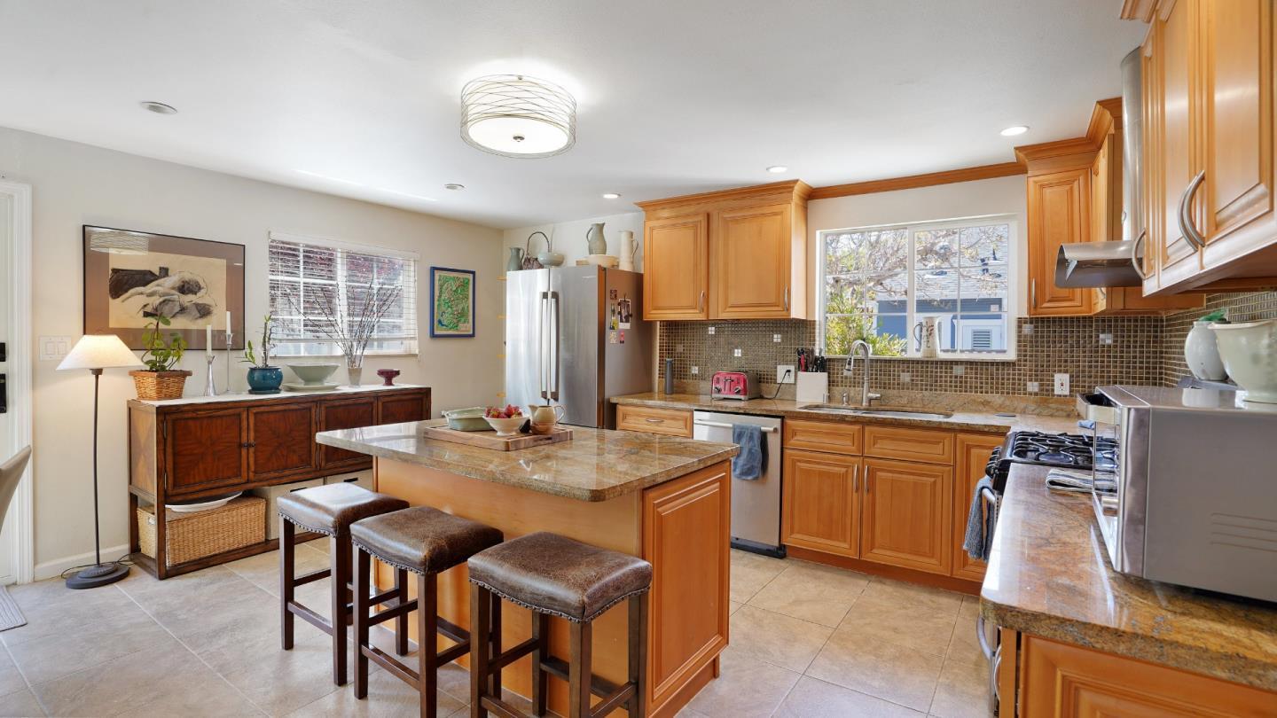 Detail Gallery Image 8 of 41 For 938 Fulton St, Redwood City,  CA 94061 - 3 Beds | 2 Baths
