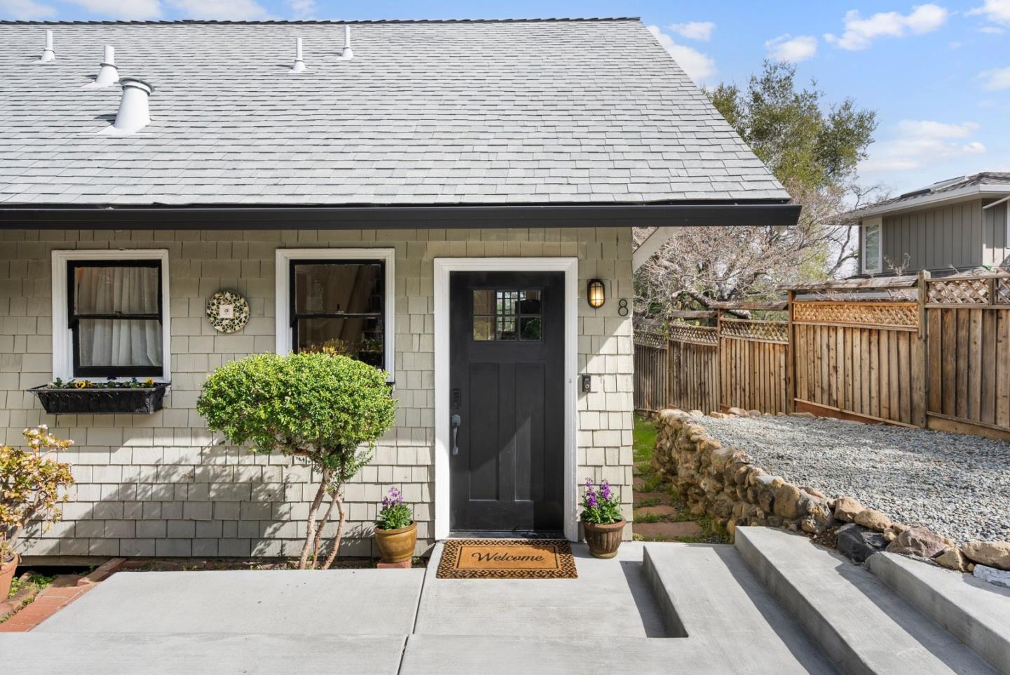 Detail Gallery Image 2 of 38 For 8 Central Ct, Los Gatos,  CA 95030 - 2 Beds | 2 Baths