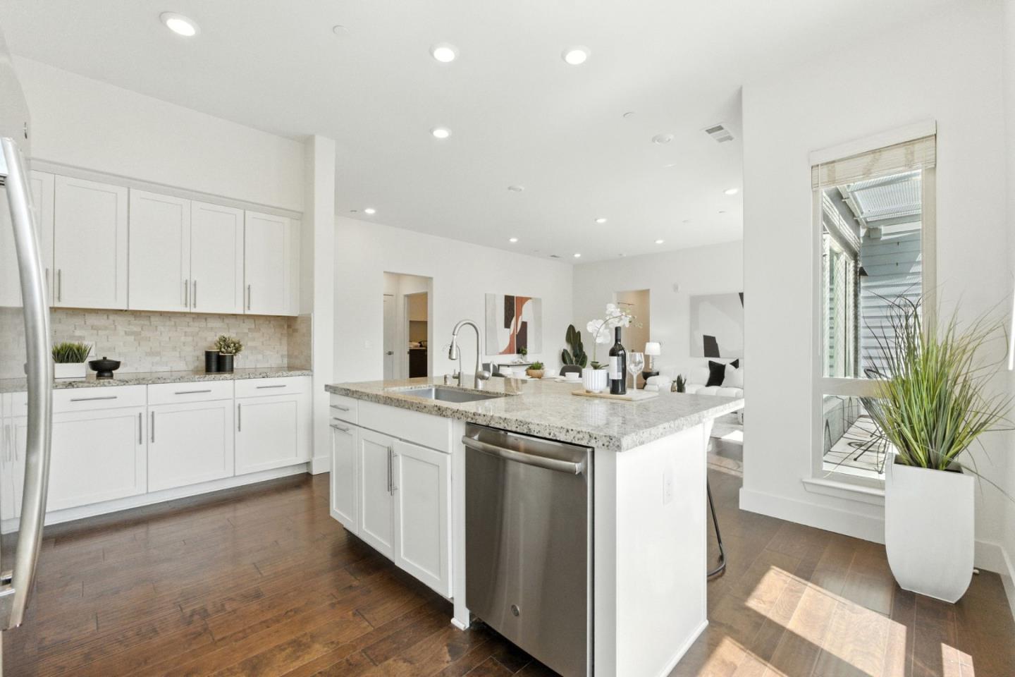Detail Gallery Image 4 of 50 For 1685 Delano St #33,  Milpitas,  CA 95035 - 3 Beds | 2/1 Baths