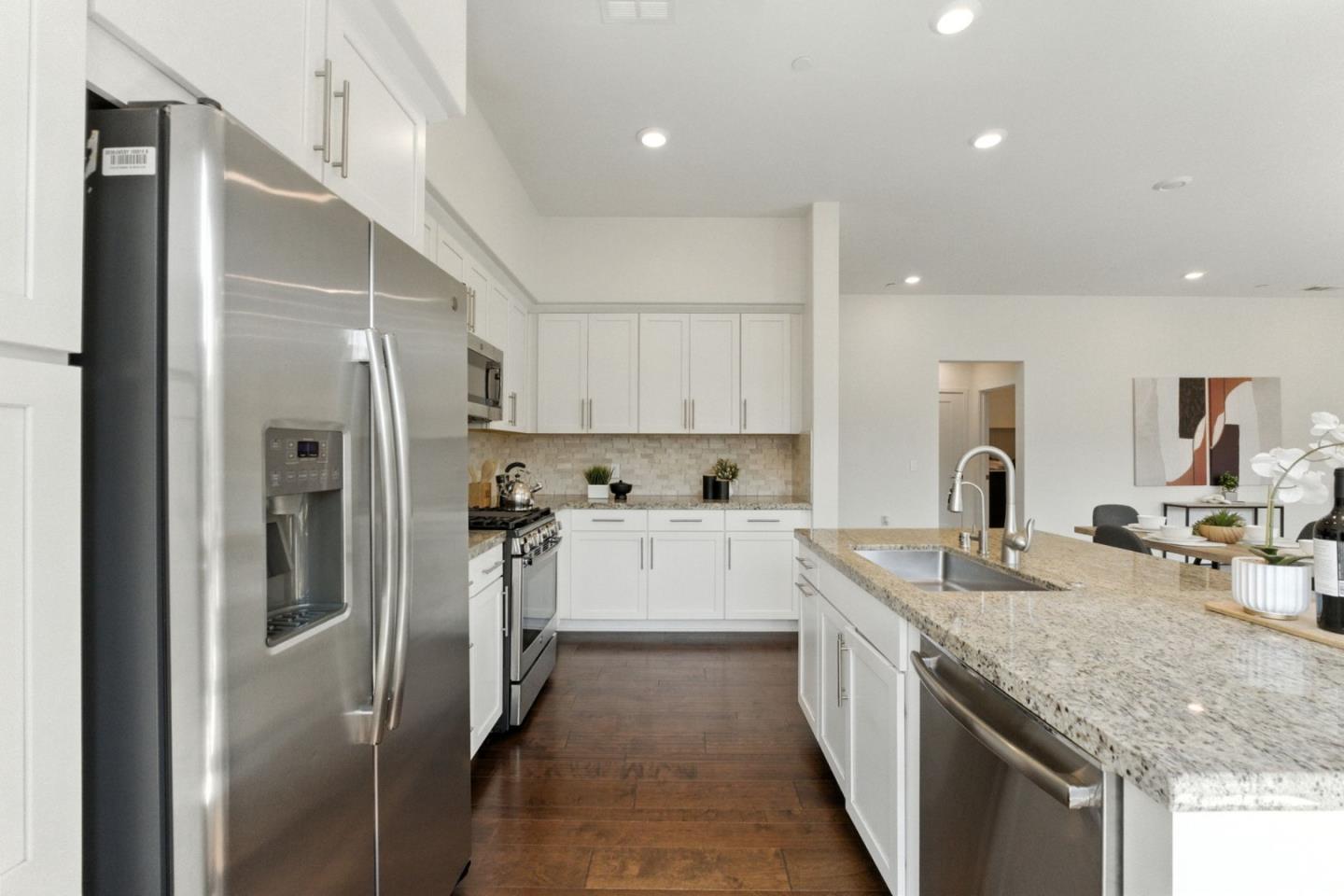 Detail Gallery Image 5 of 50 For 1685 Delano St #33,  Milpitas,  CA 95035 - 3 Beds | 2/1 Baths