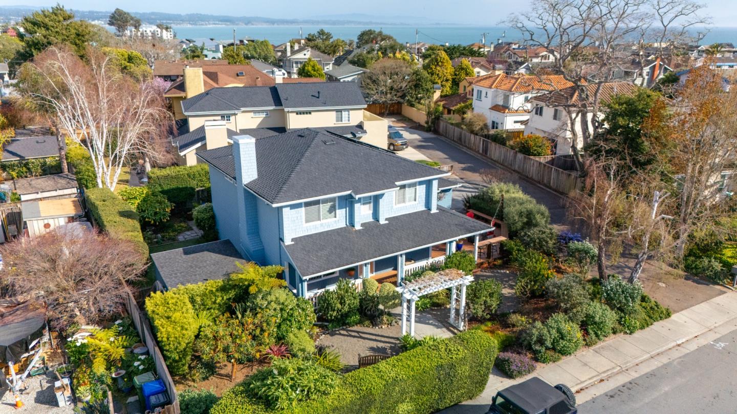 Detail Gallery Image 2 of 38 For 1600 49th Ave, Capitola,  CA 95010 - 4 Beds | 3 Baths
