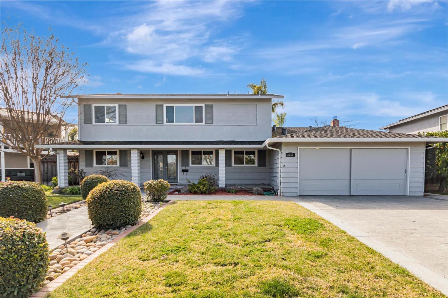 Detail Gallery Image 2 of 85 For 2357 Walden Sq, San Jose,  CA 95124 - 5 Beds | 3 Baths