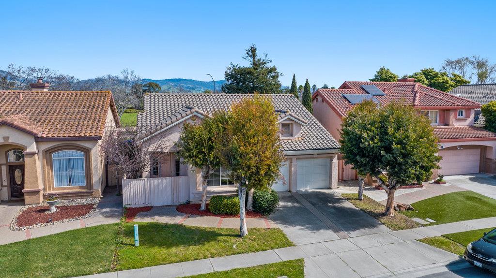Detail Gallery Image 2 of 30 For 290 Clinton Ct, Salinas,  CA 93906 - 3 Beds | 2 Baths