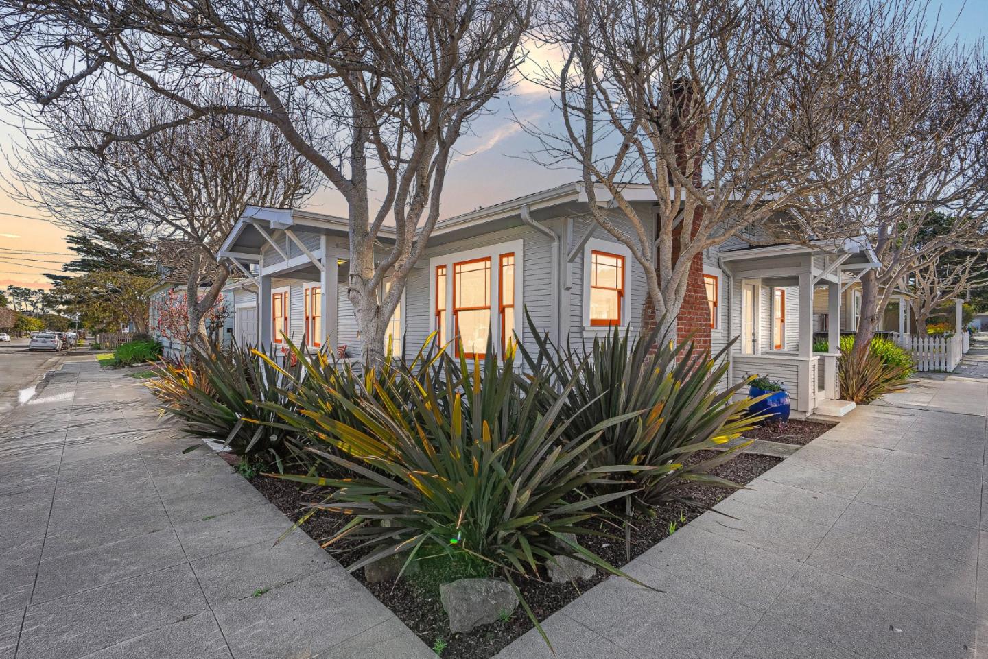 Detail Gallery Image 2 of 33 For 791 Spruce Ave, Pacific Grove,  CA 93950 - 4 Beds | 2 Baths