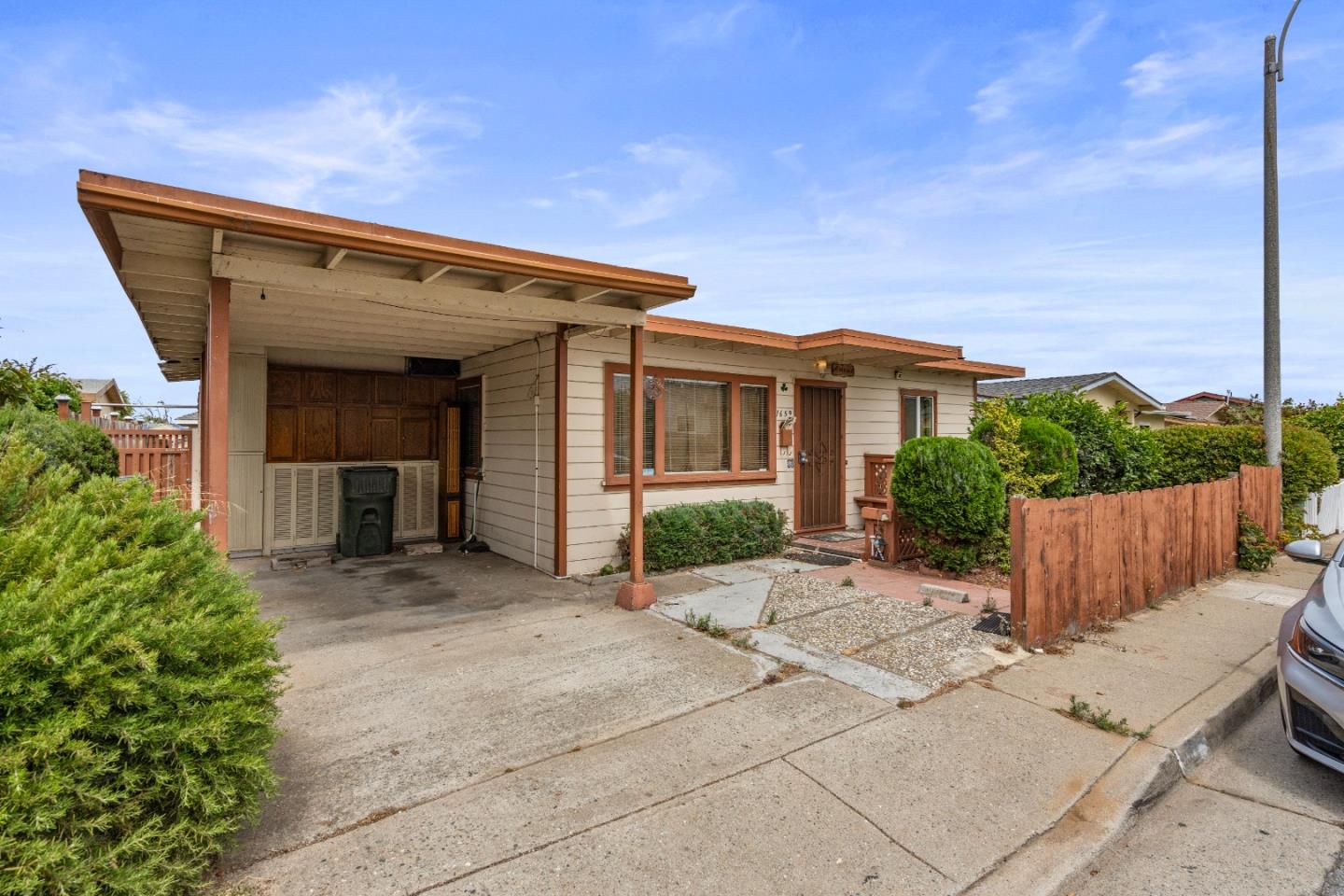 Detail Gallery Image 2 of 17 For 1659 Judson St, Seaside,  CA 93955 - 2 Beds | 1 Baths