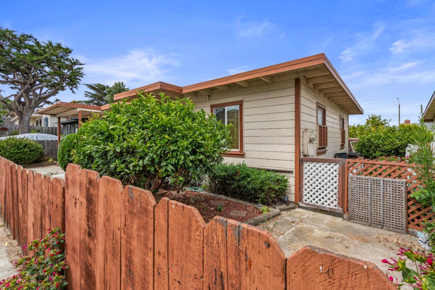 Detail Gallery Image 4 of 17 For 1659 Judson St, Seaside,  CA 93955 - 2 Beds | 1 Baths