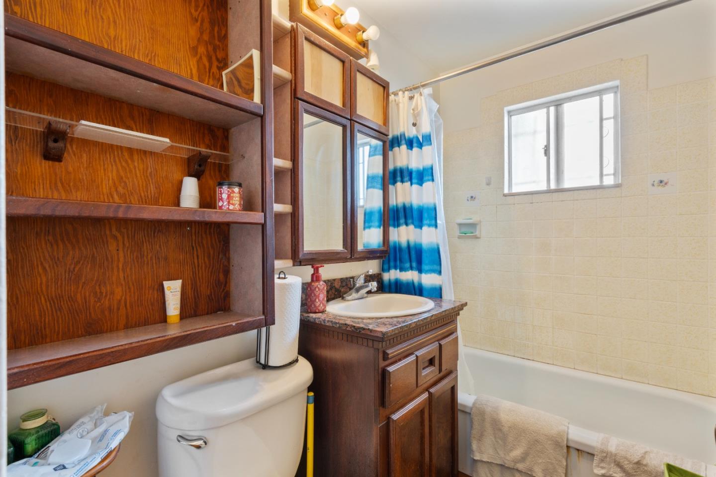 Detail Gallery Image 9 of 17 For 1659 Judson St, Seaside,  CA 93955 - 2 Beds | 1 Baths