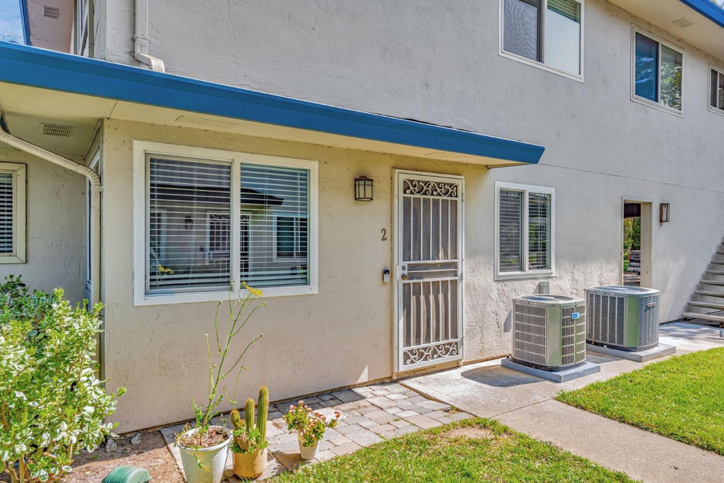 Detail Gallery Image 2 of 22 For 250 Watson Dr #2,  Campbell,  CA 95008 - 2 Beds | 1 Baths