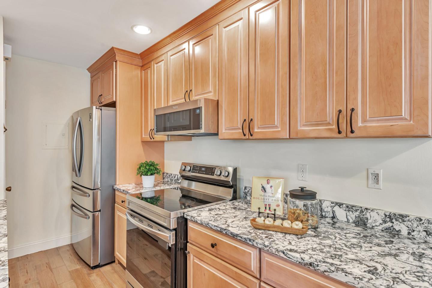 Detail Gallery Image 8 of 22 For 250 Watson Dr #2,  Campbell,  CA 95008 - 2 Beds | 1 Baths