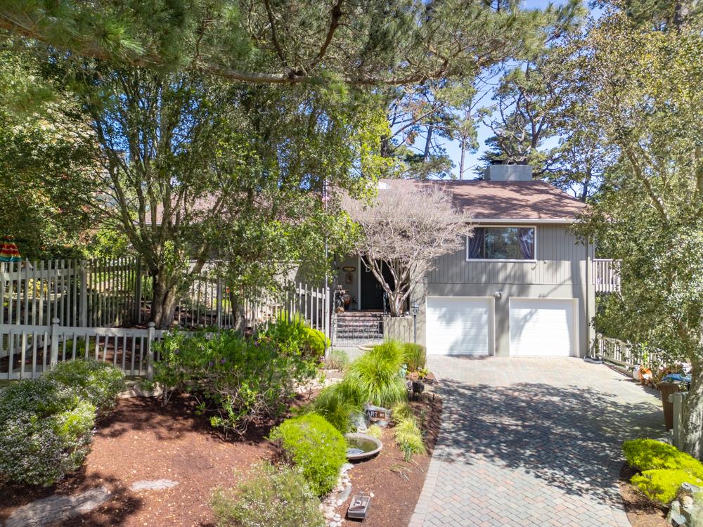 Detail Gallery Image 2 of 51 For 6 Stratford Pl, Monterey,  CA 93940 - 4 Beds | 3 Baths