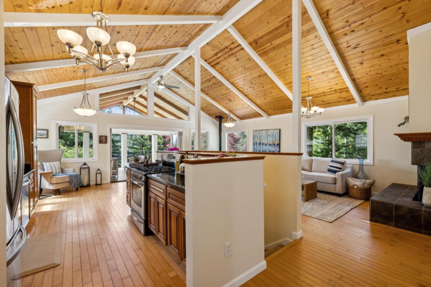 Detail Gallery Image 11 of 86 For 23280 Schulties Rd, Los Gatos,  CA 95033 - 4 Beds | 2/1 Baths