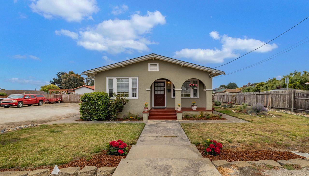 Detail Gallery Image 2 of 32 For 1490 Cabrillo Hwy, Half Moon Bay,  CA 94019 - 2 Beds | 1 Baths
