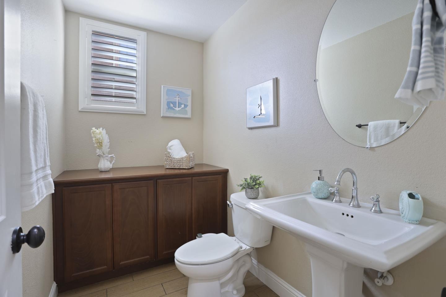 Detail Gallery Image 12 of 67 For 3967 Aplicella Ct, Manteca,  CA 95337 - 4 Beds | 2/1 Baths