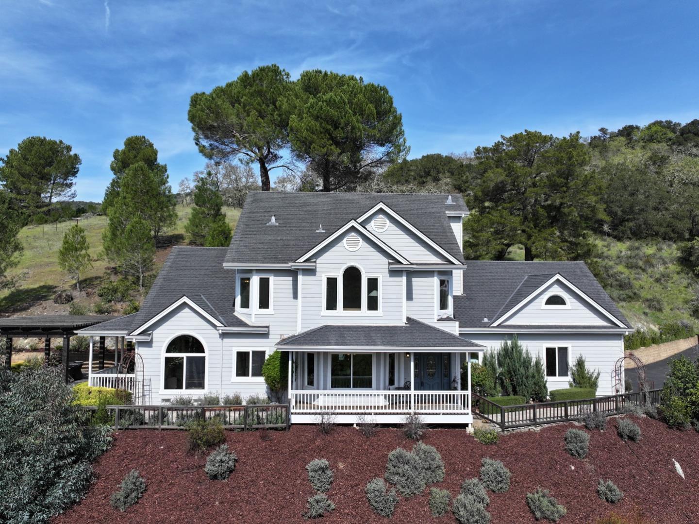 Detail Gallery Image 2 of 60 For 4995 Redwood Retreat Rd, Gilroy,  CA 95020 - 4 Beds | 3 Baths