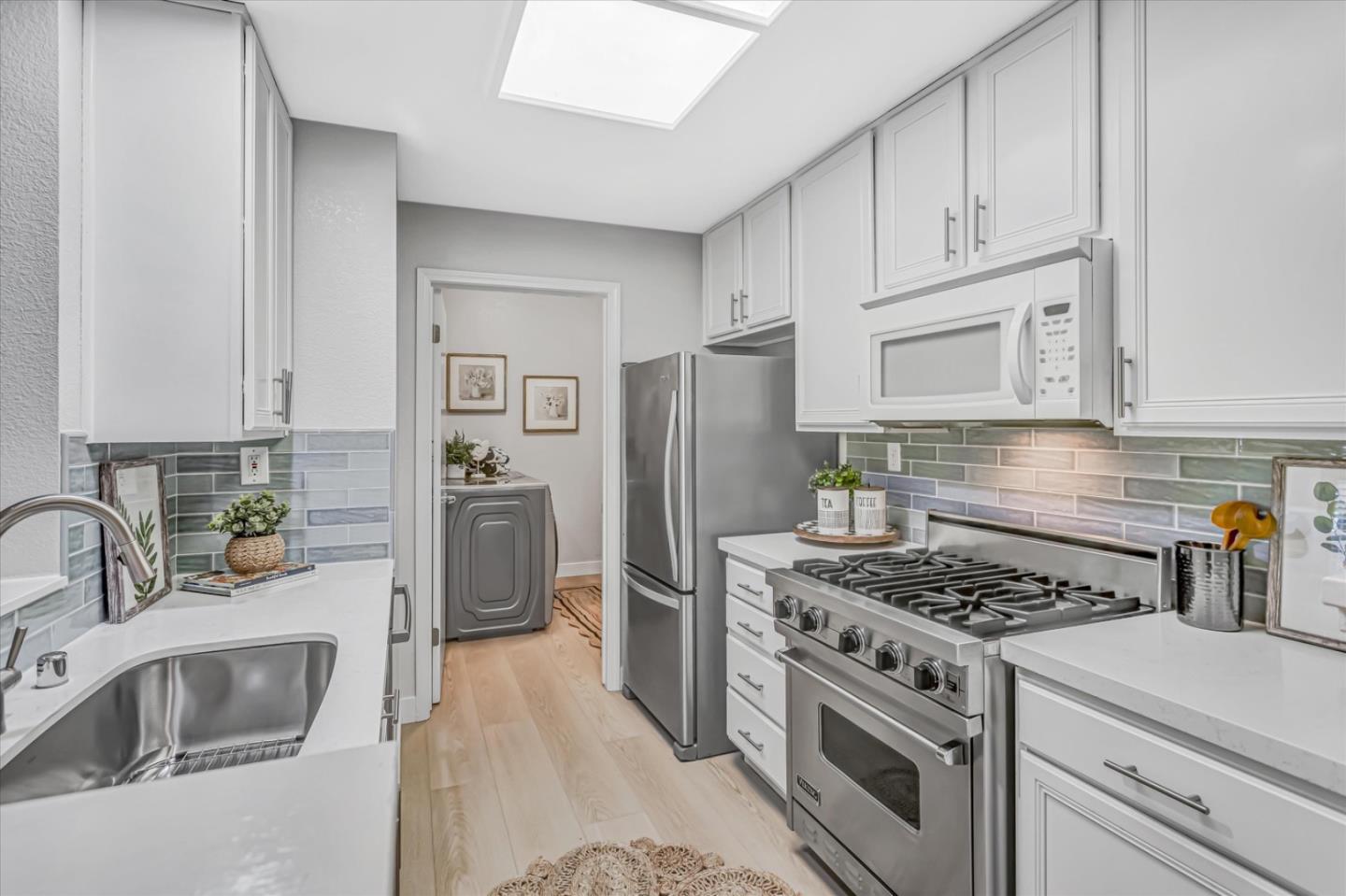Detail Gallery Image 2 of 27 For 602 Arcadia Ter #105,  Sunnyvale,  CA 94085 - 1 Beds | 1 Baths