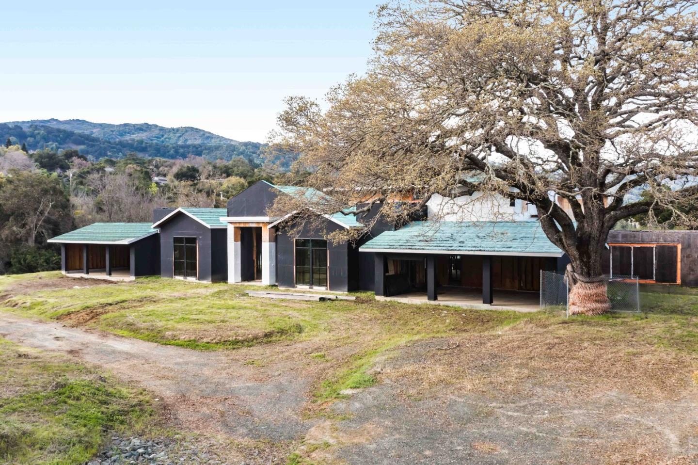 Detail Gallery Image 7 of 10 For 12355 Stonebrook Ct, Los Altos Hills,  CA 94022 - 6 Beds | 7/2 Baths