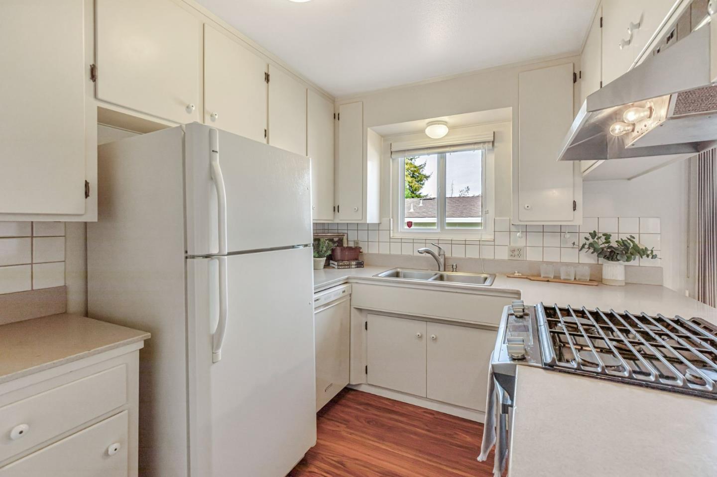 Detail Gallery Image 11 of 43 For 801 Lobos St, Monterey,  CA 93940 - 3 Beds | 2 Baths
