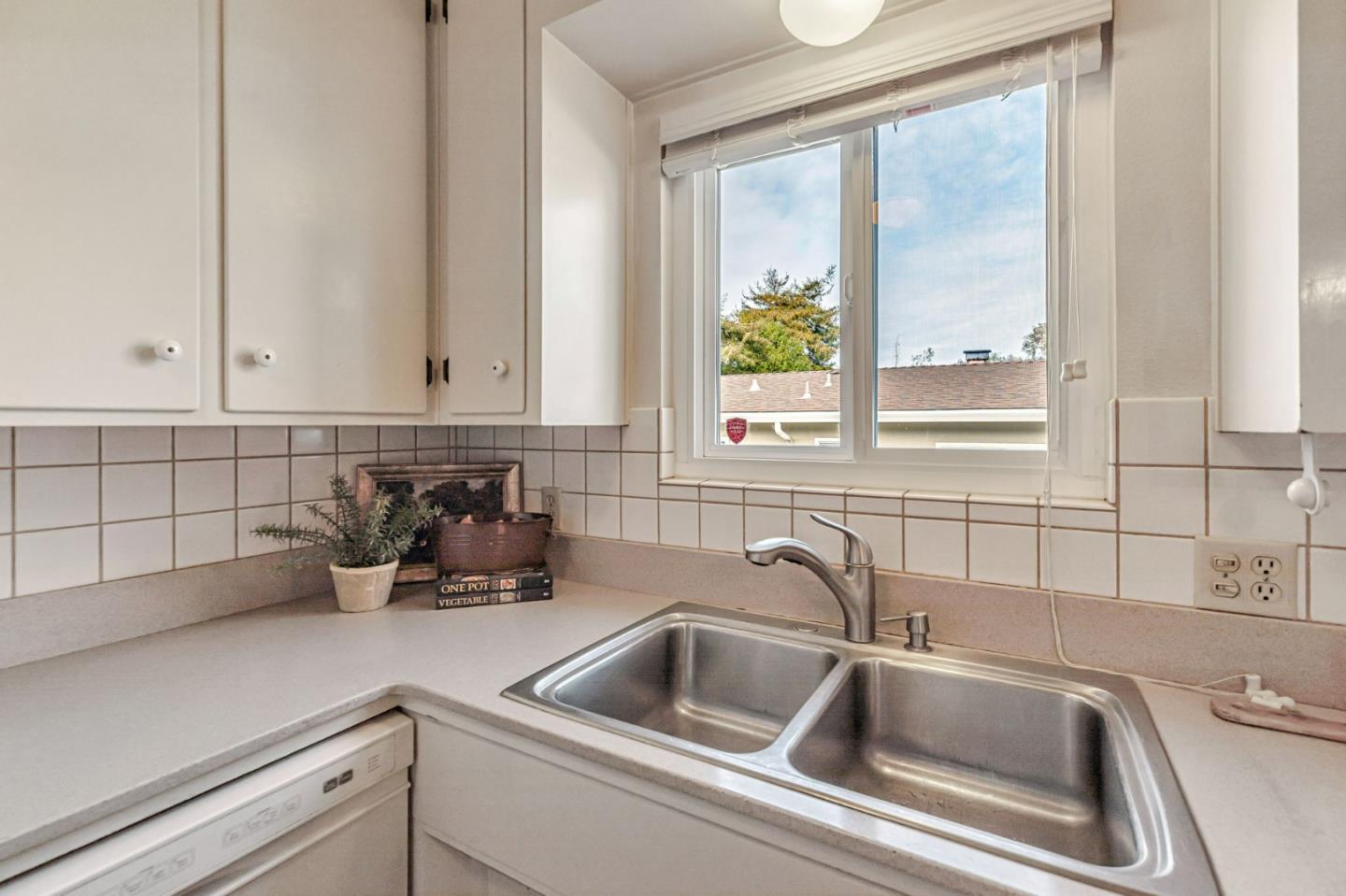 Detail Gallery Image 14 of 43 For 801 Lobos St, Monterey,  CA 93940 - 3 Beds | 2 Baths