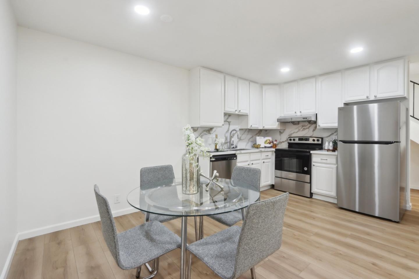 Detail Gallery Image 5 of 26 For 380 Auburn Way #21,  San Jose,  CA 95129 - 2 Beds | 1/1 Baths