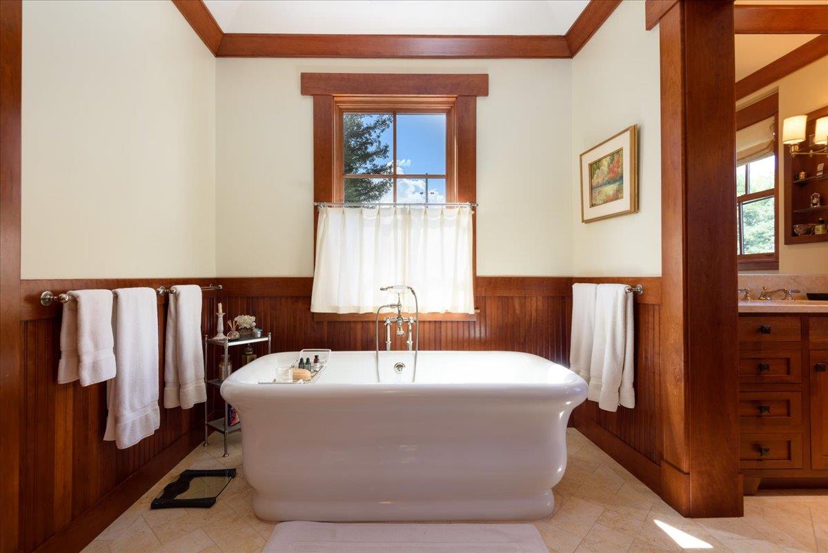 Detail Gallery Image 15 of 46 For 45 Bear Gulch Drive, Portola Valley,  CA 94028 - 5 Beds | 3/1 Baths