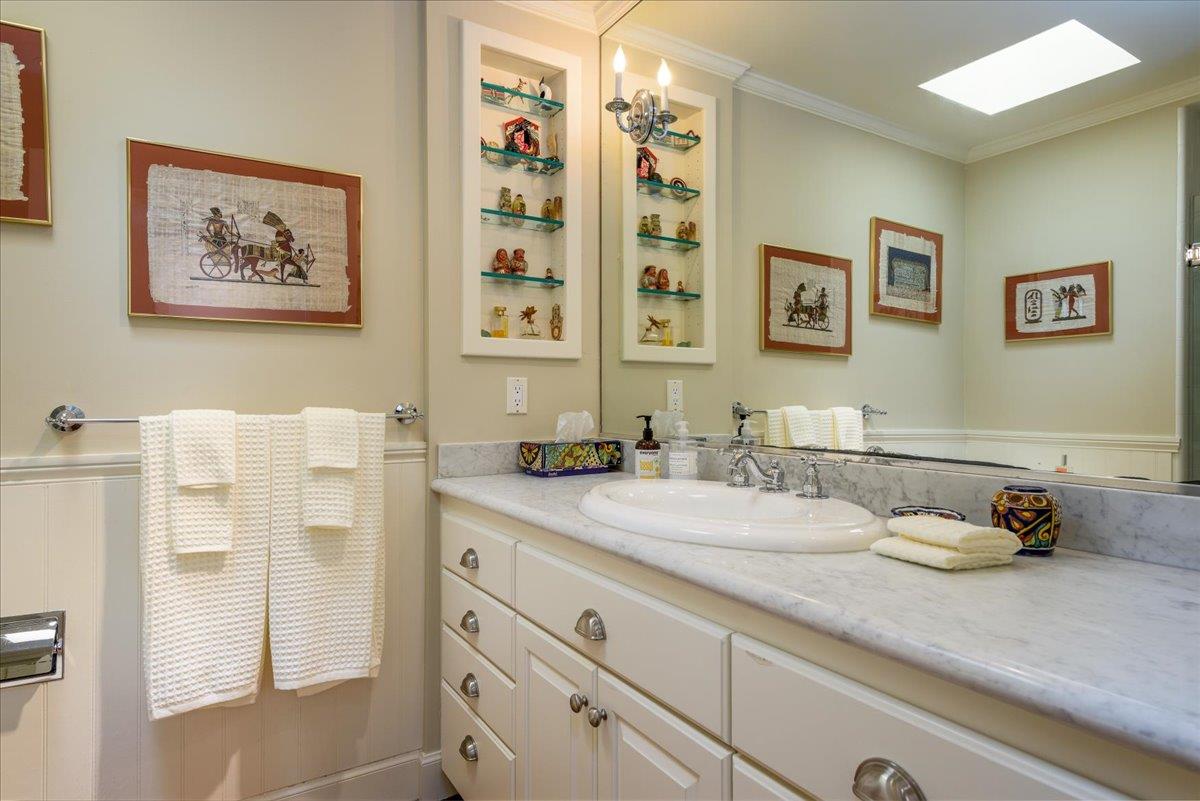 Detail Gallery Image 24 of 46 For 45 Bear Gulch Drive, Portola Valley,  CA 94028 - 5 Beds | 3/1 Baths