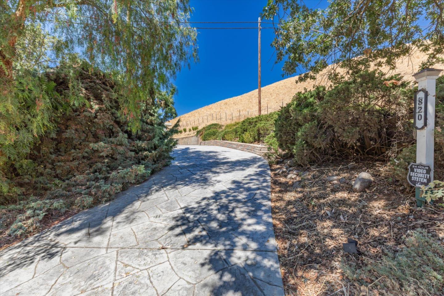 Detail Gallery Image 2 of 40 For 820 Comstock Rd, Hollister,  CA 95023 - 3 Beds | 2 Baths
