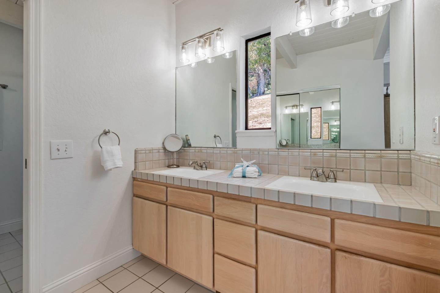 Detail Gallery Image 15 of 35 For 805 Old Mill Pond Rd, Los Gatos,  CA 95033 - 4 Beds | 2/1 Baths