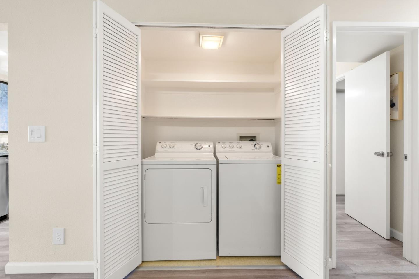 Detail Gallery Image 4 of 38 For 612 San Conrado Ter #7,  Sunnyvale,  CA 94085 - 2 Beds | 2 Baths