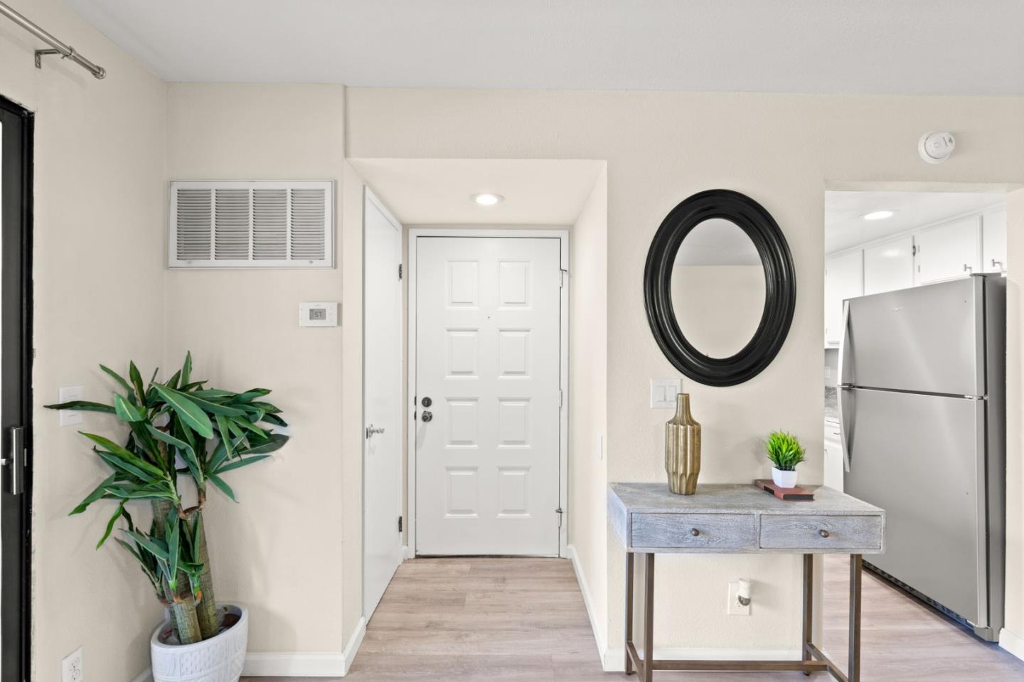 Detail Gallery Image 5 of 38 For 612 San Conrado Ter #7,  Sunnyvale,  CA 94085 - 2 Beds | 2 Baths