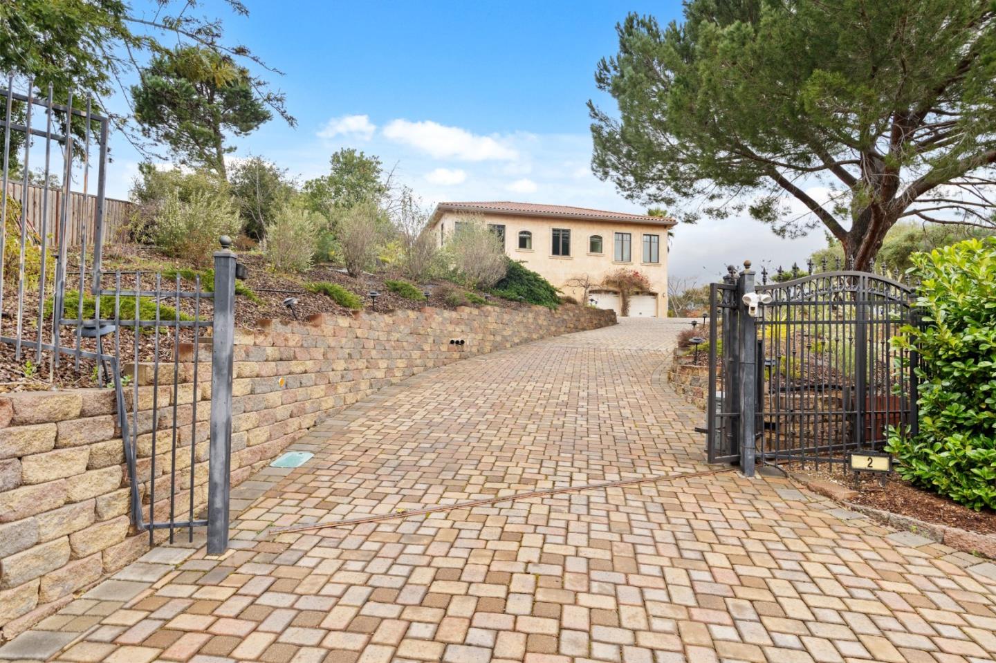 Detail Gallery Image 2 of 36 For 12252 Menalto Dr, Los Altos Hills,  CA 94022 - 5 Beds | 5/2 Baths