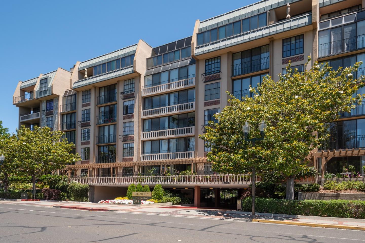 Detail Gallery Image 2 of 27 For 555 Laurel Ave #527,  San Mateo,  CA 94401 - 2 Beds | 2 Baths