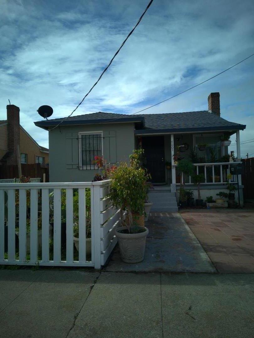 Oakland, California 94605, 2 Bedrooms Bedrooms, ,1 BathroomBathrooms,Residential,For Sale,ML81996705